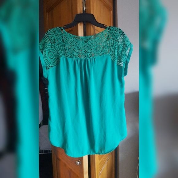 Kelly green blouse - Picture 5 of 6